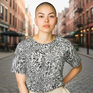 Stylish Black and White Patterned Short Sleeve Top